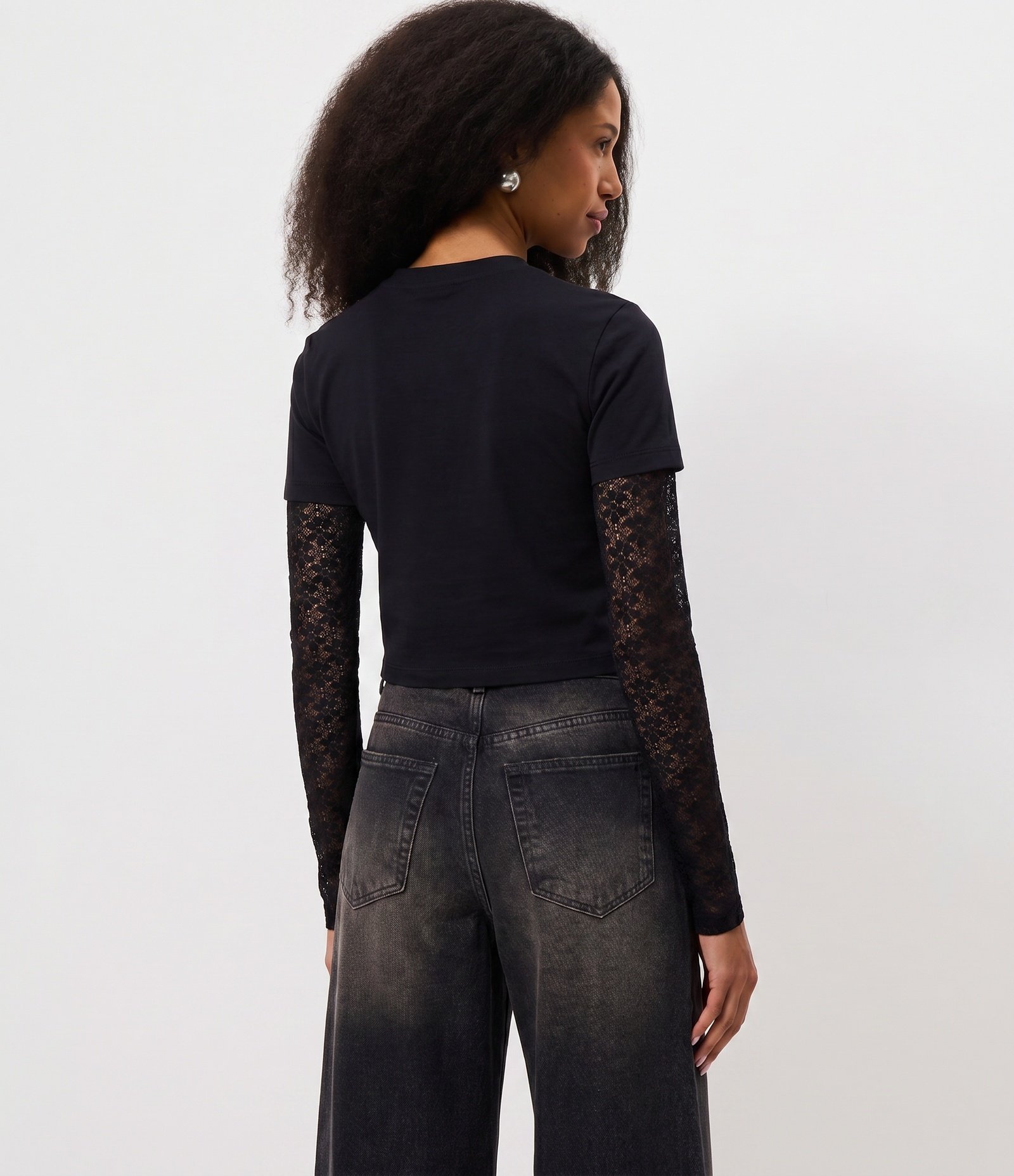 Blusa Baby Look com Sobreposição de Mangas em Renda Preto 3