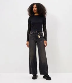 Blusa Baby Look com Sobreposição de Mangas em Renda
