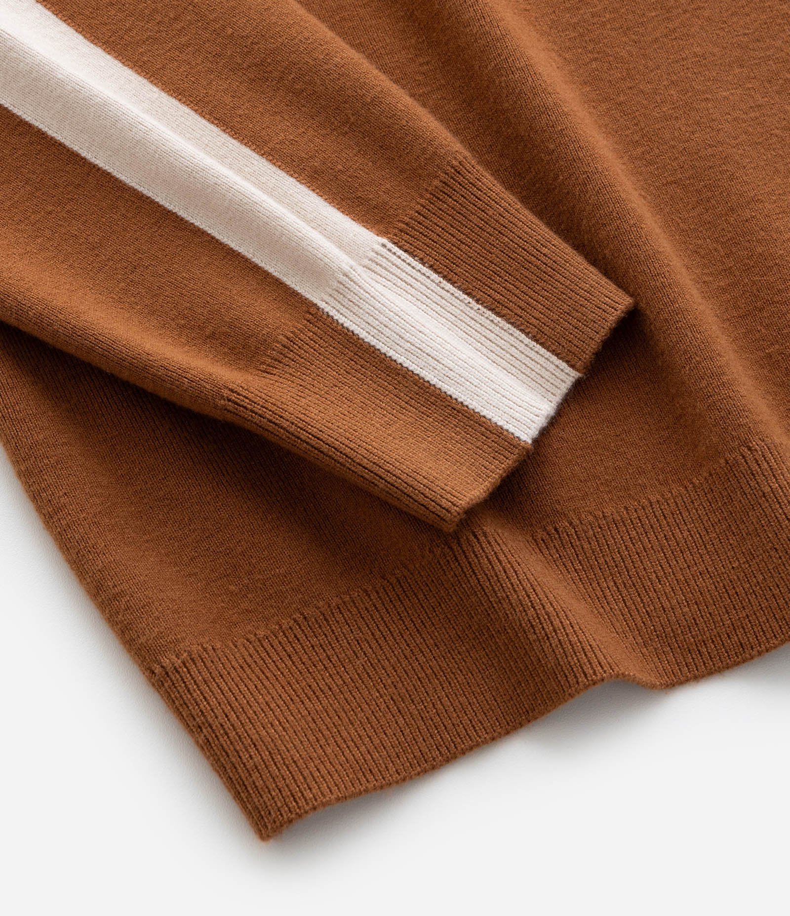 Blusão Fechado Regular em Tricô com Capuz Marrom 4