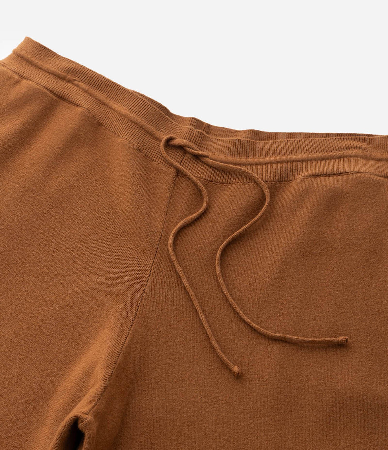 Calça Reta Esportiva em Microfibra com Detalhe Contrastante Marrom 8