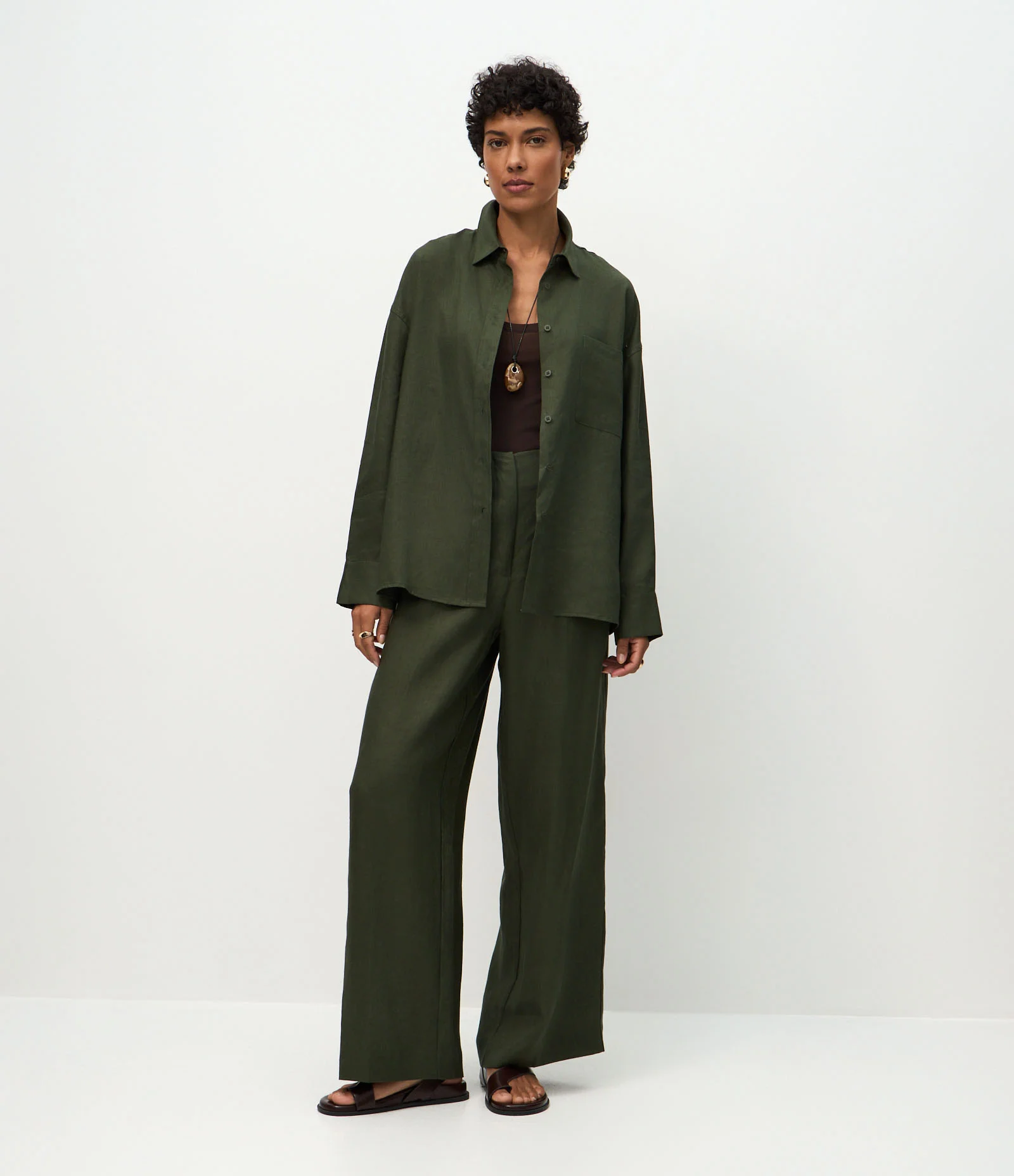 Camisa Oversized em Linho com Bolso no Peito Verde 2