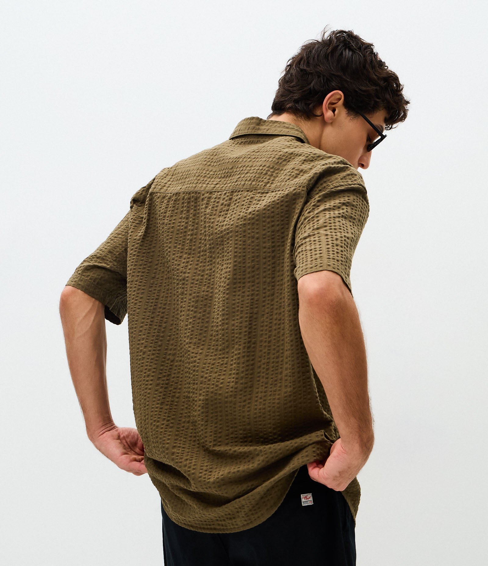Camisa Manga Curta com Gola Bowling e Textura Marrom 3
