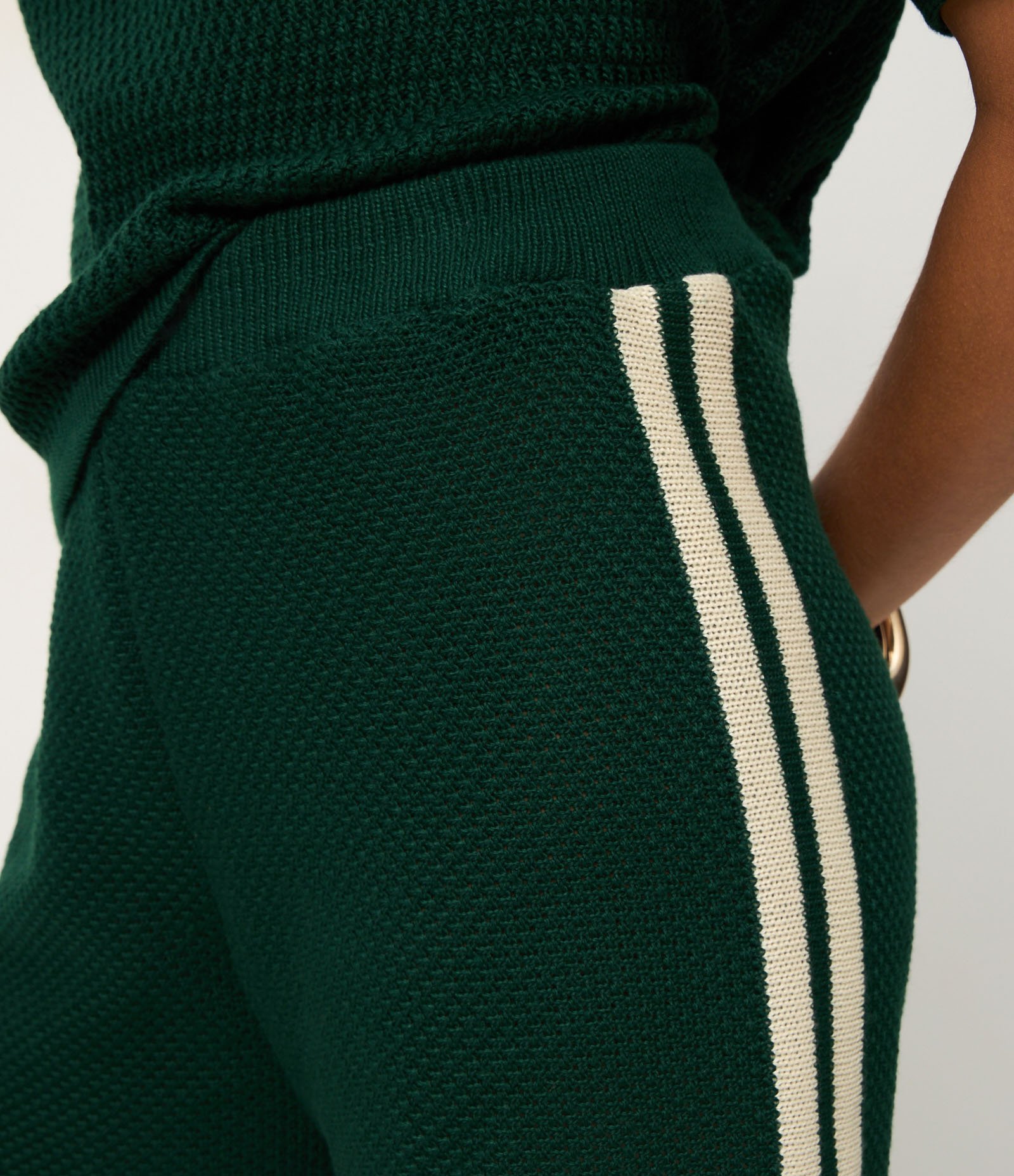 Bermuda Wide Leg em Tricô com Cós Elástico Verde 3