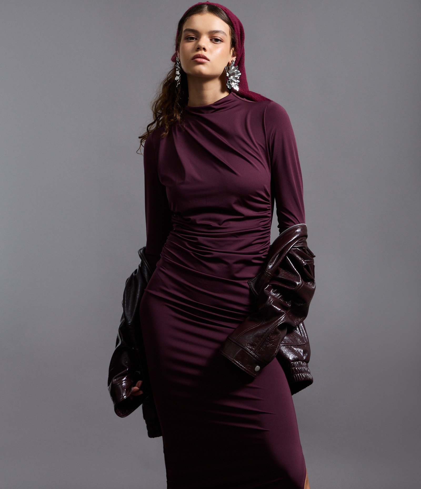 Vestido Midi com Pregas no Ombro e Fenda Lateral Bordo 5