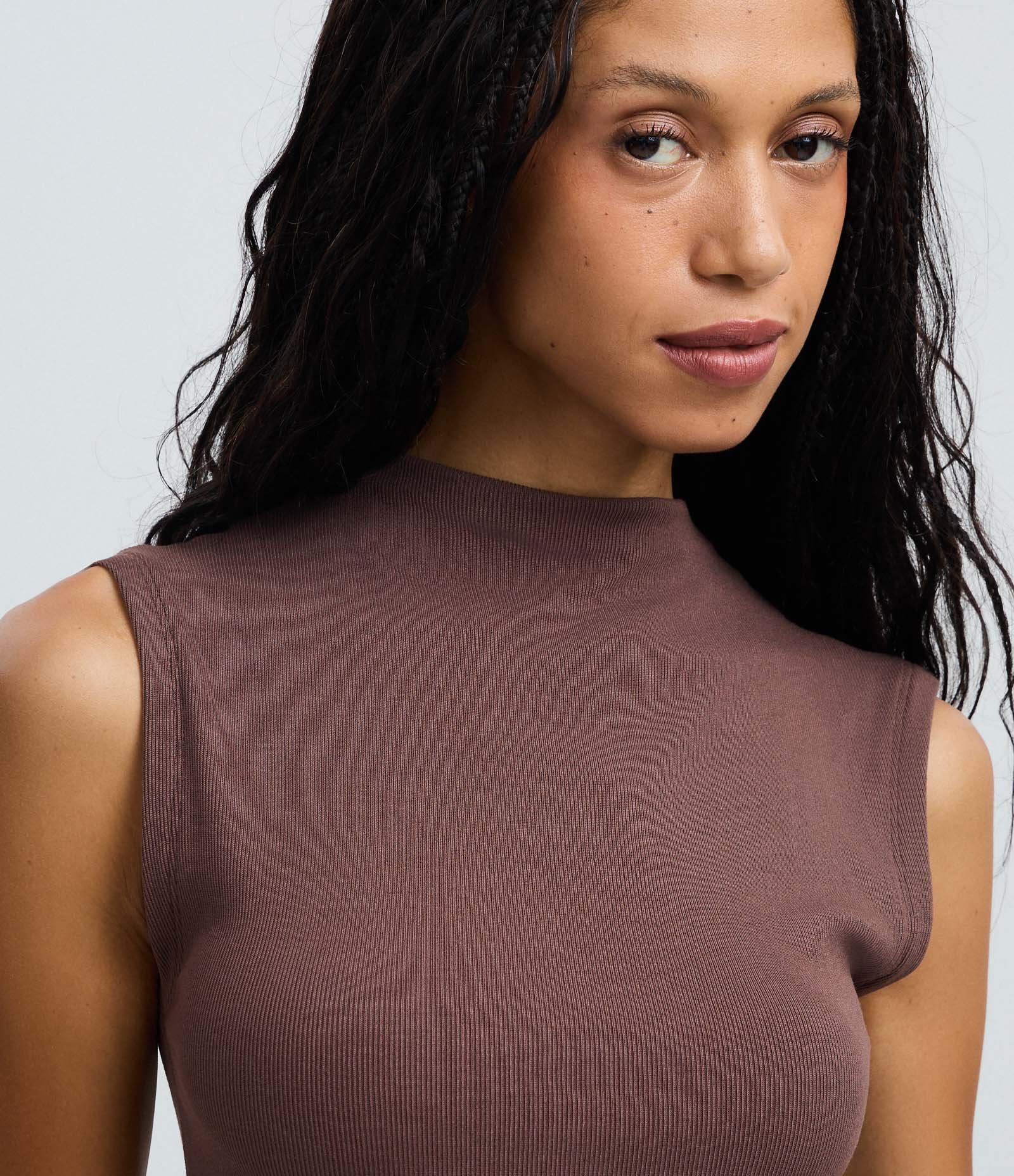 Blusa Canelada em Ribana com Golinha Alta Marrom 3