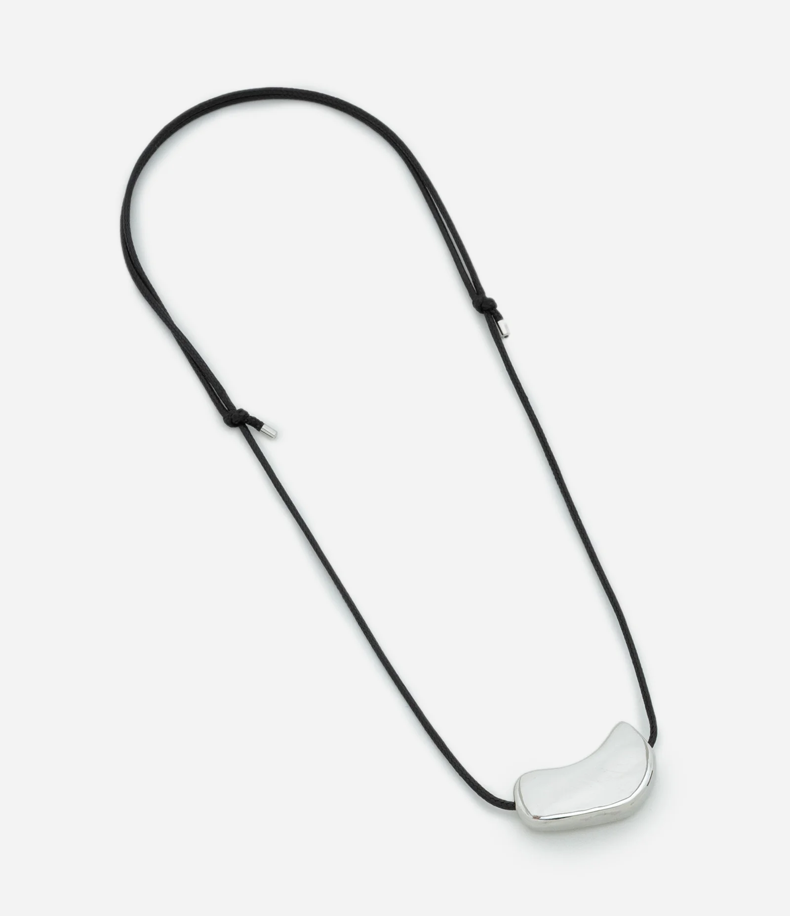 Colar Médio com Cordão Ajustável e Pingente Orgânico Preto 2