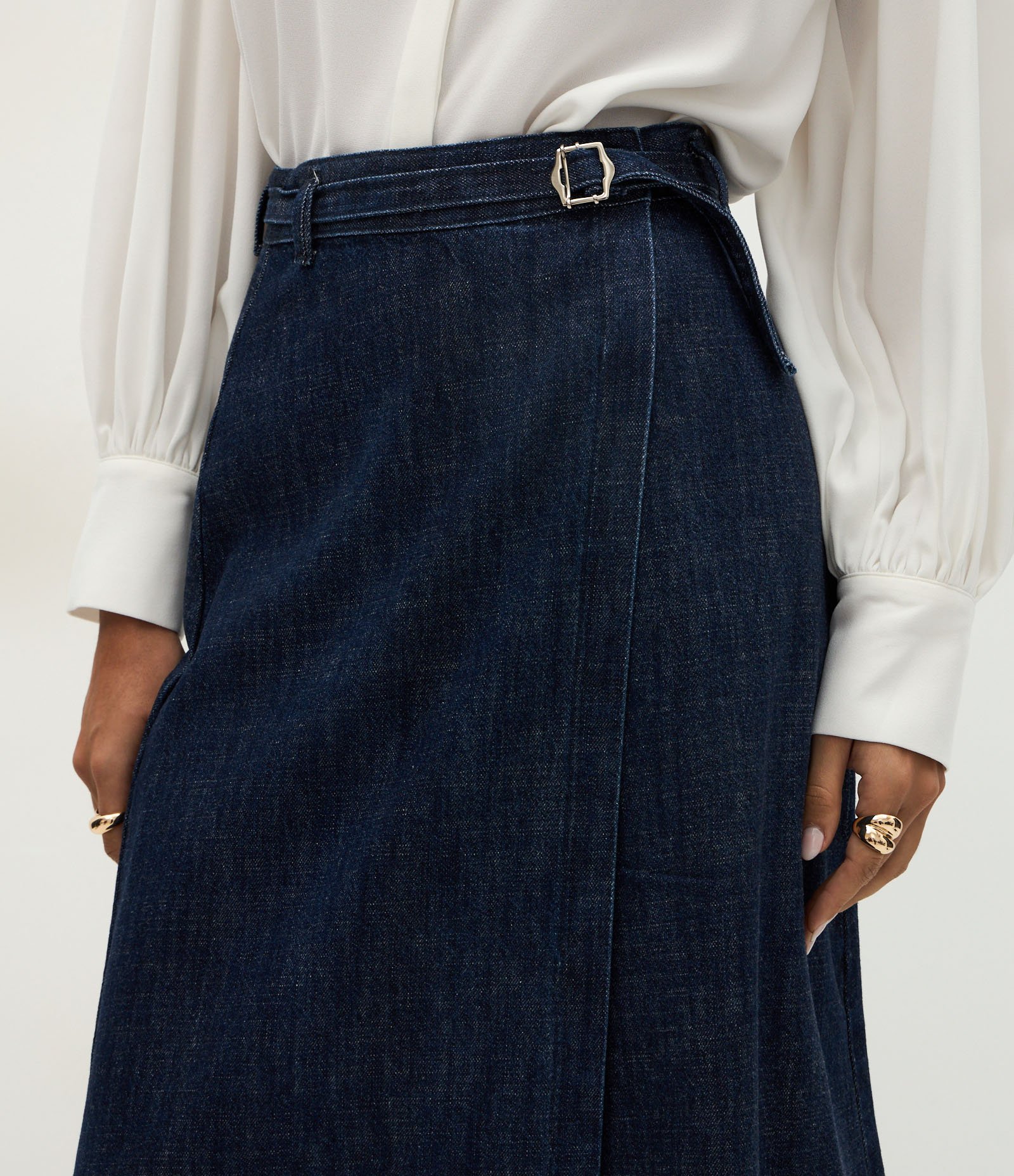 Saia Midi em Jeans com Fivela e Cintura Alta Azul Escuro 4