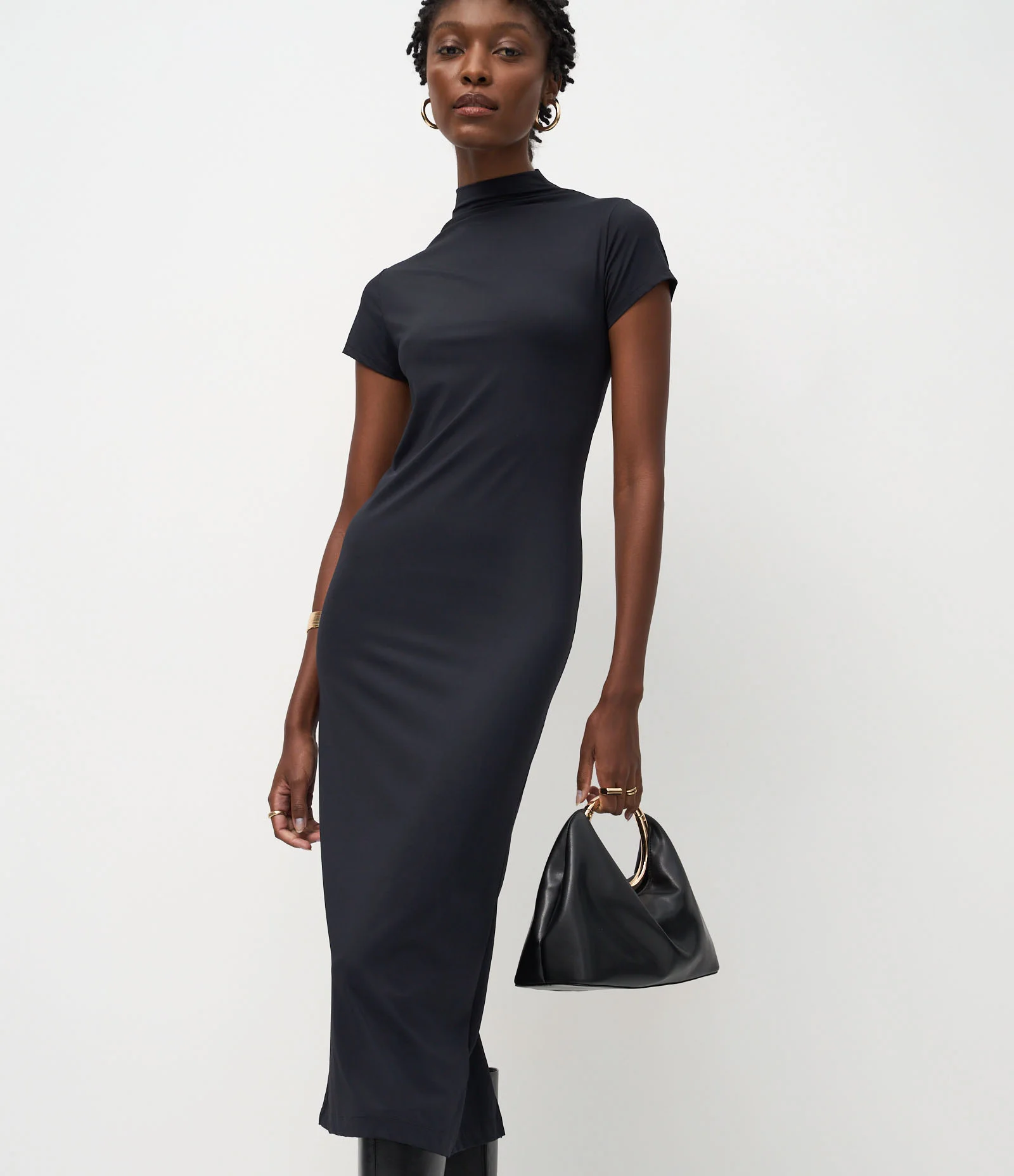 Vestido Tubinho Básico com Gola Alta e Fenda Traseira Preto 2