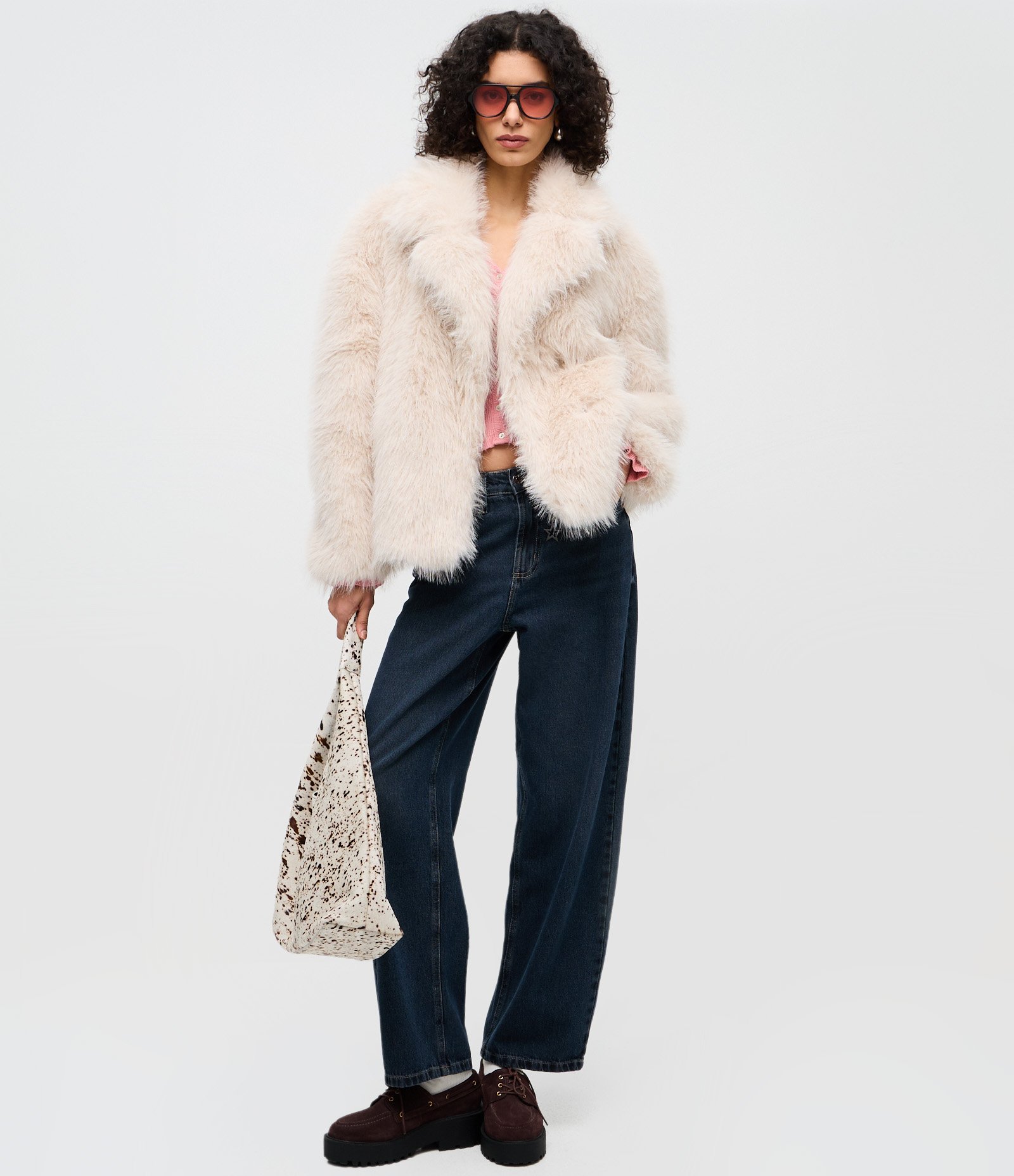 Casaco Curto Amplo em Pelo Artificial Off White 2