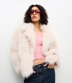 Casaco Curto Amplo em Pelo Artificial