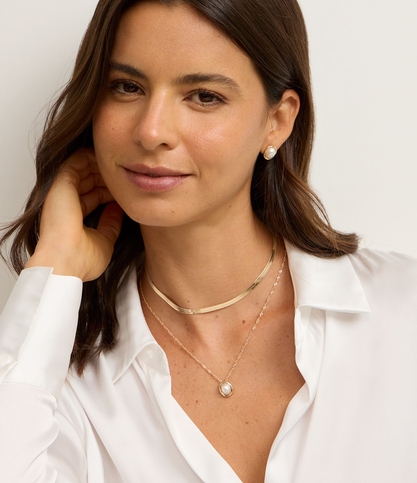 Conjunto de Colar Camadas e Brincos com Pérola Aplicada Dourado 1