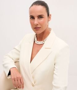 Conjunto de Colar e Brincos de Pérola com Detalhes Metalizados