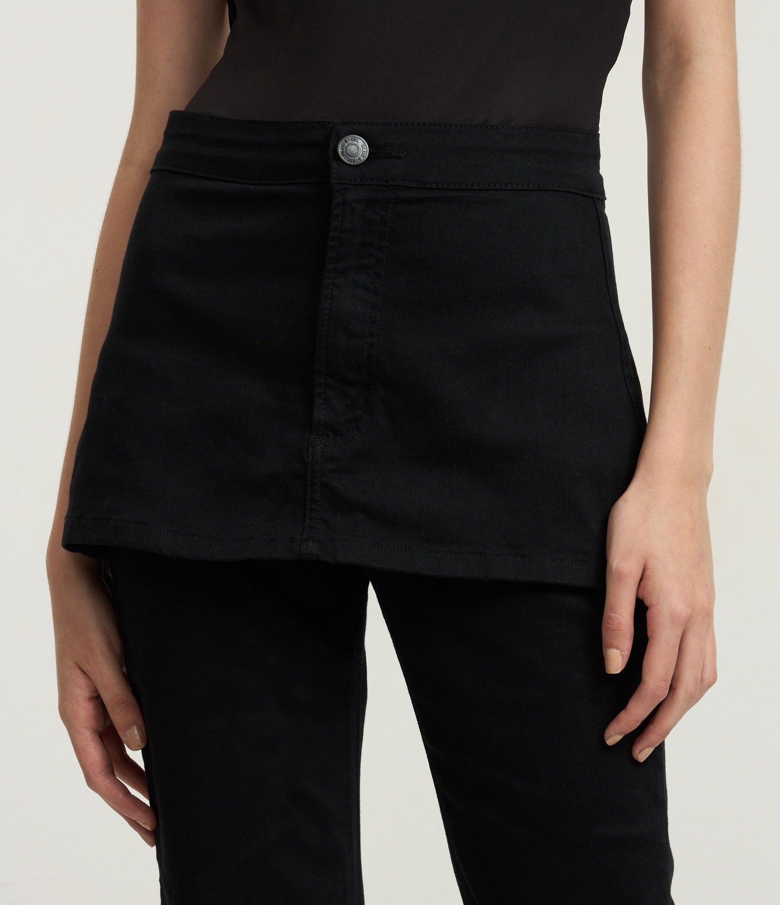 Calça Cropped em Jeans com Saia Sobreposta Preto 3