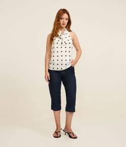 Calça Capri Jeans com Mini Fendas Laterais