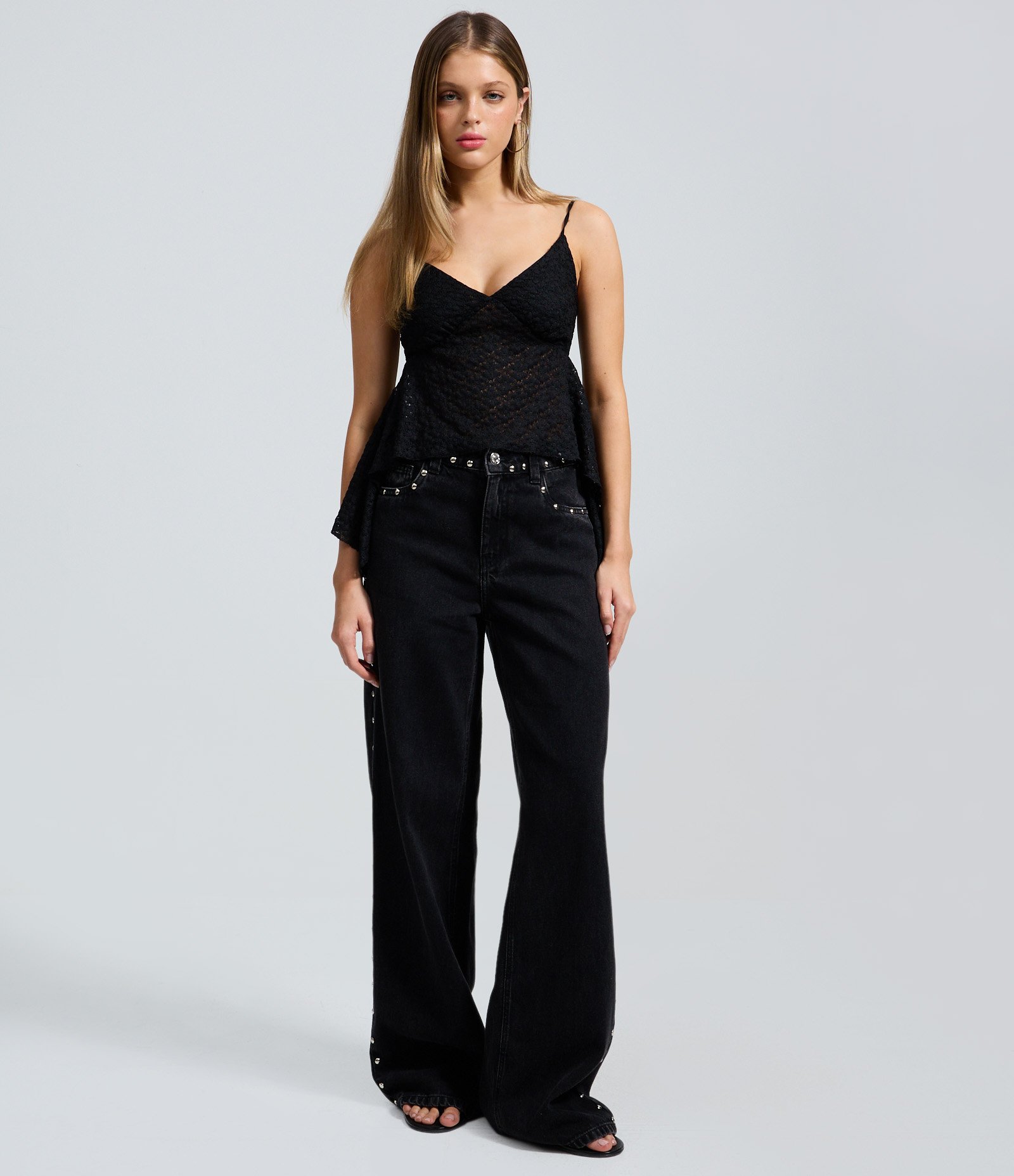 Blusa de Alcinha em Renda com Pontas Assimétricas Preto 2