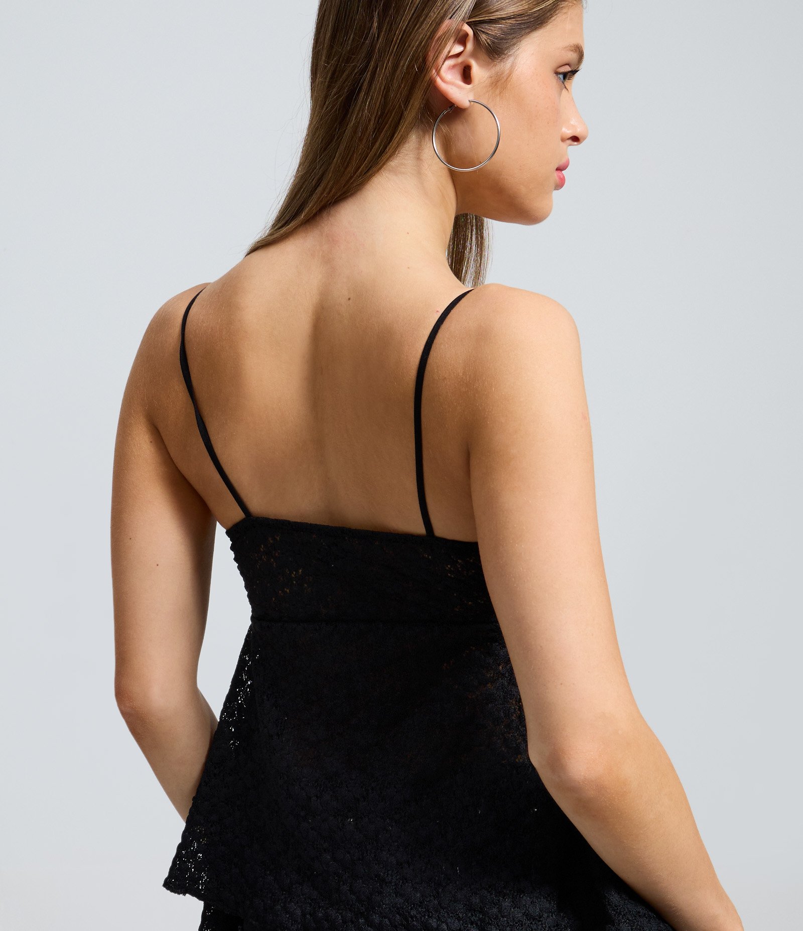 Blusa de Alcinha em Renda com Pontas Assimétricas Preto 4