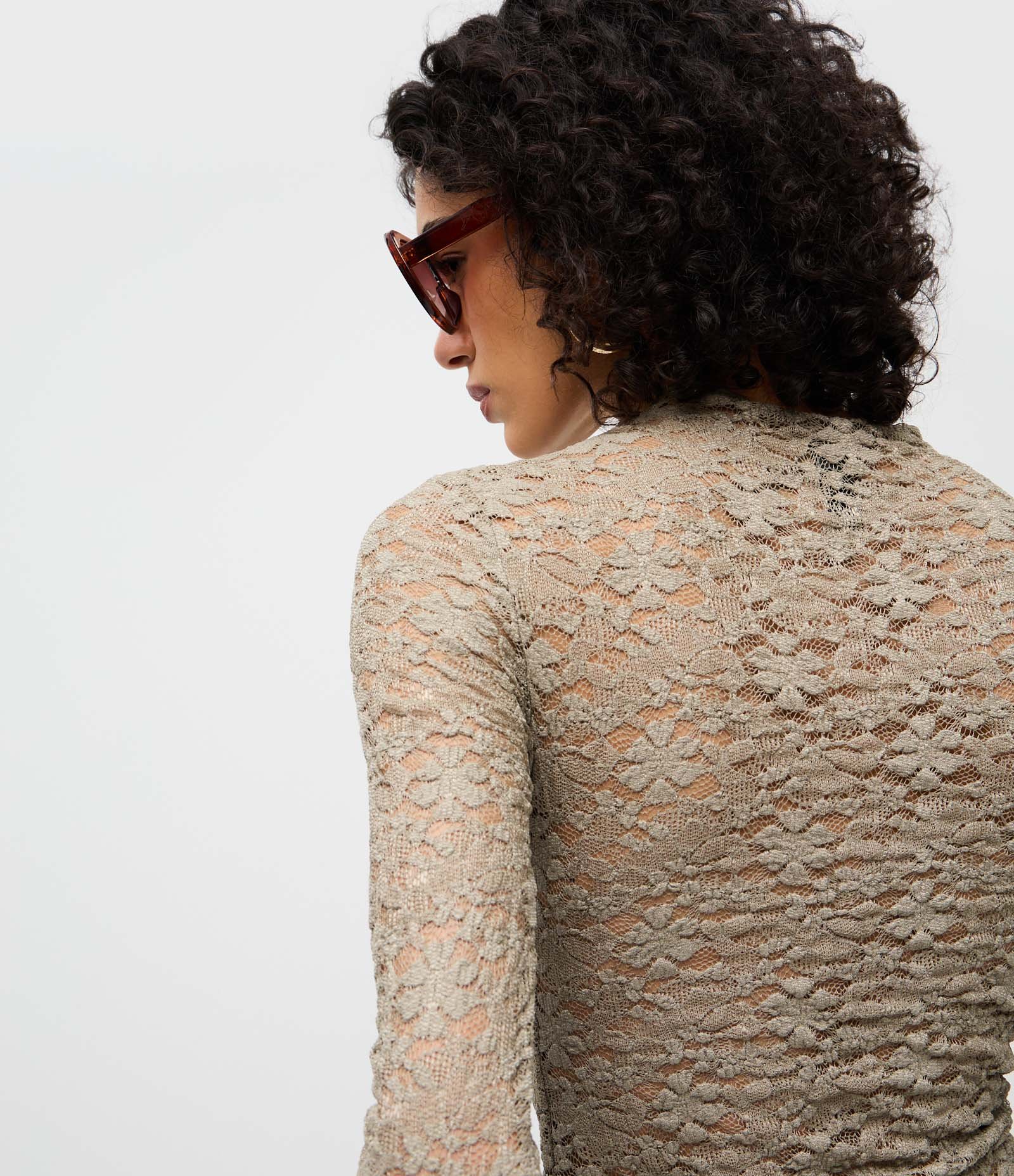 Blusa Manga Longa em Renda Texturizada Bege 4