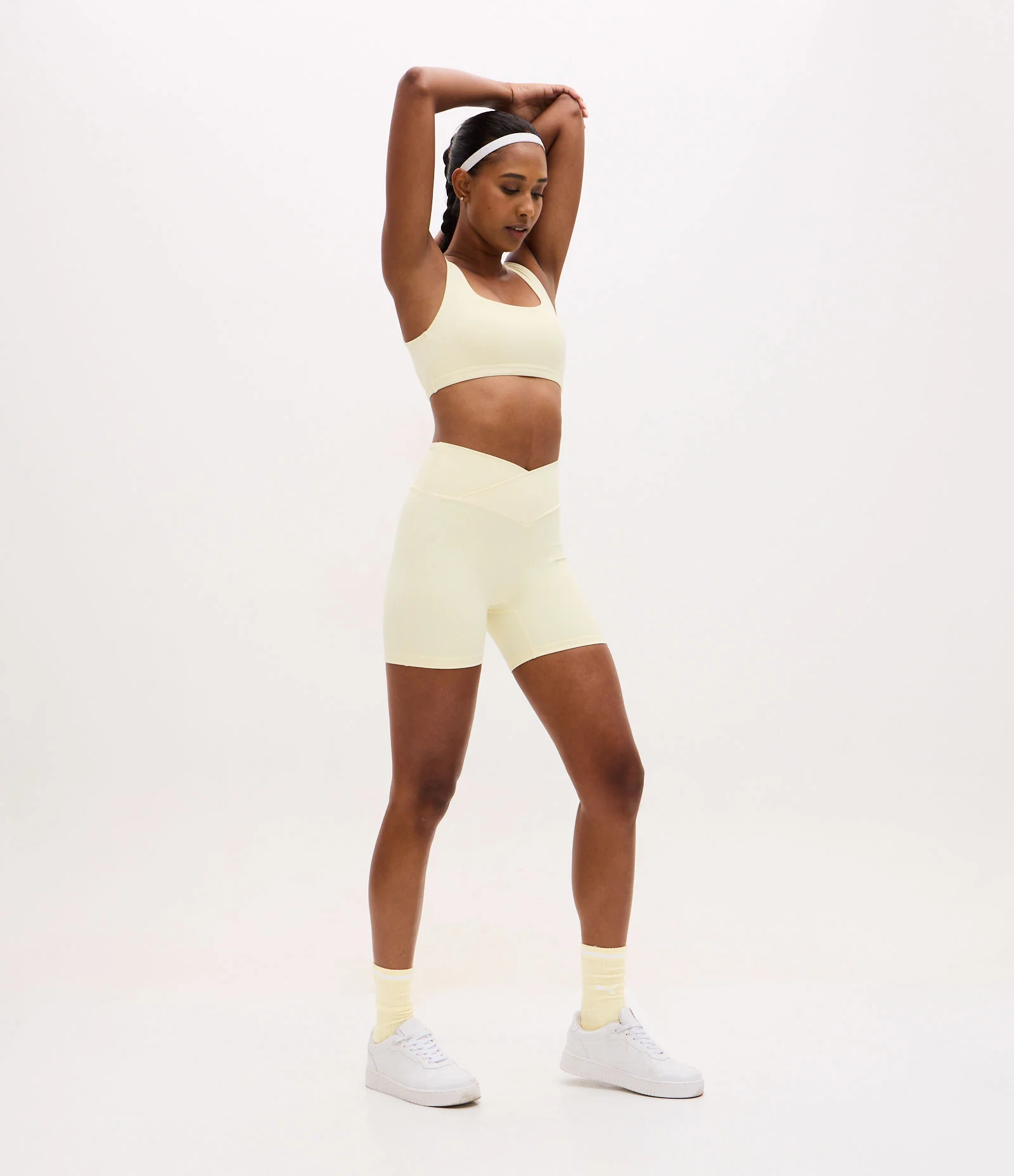 Top Esportivo em Microfibra com Abertura em V e Bojo Off White 2