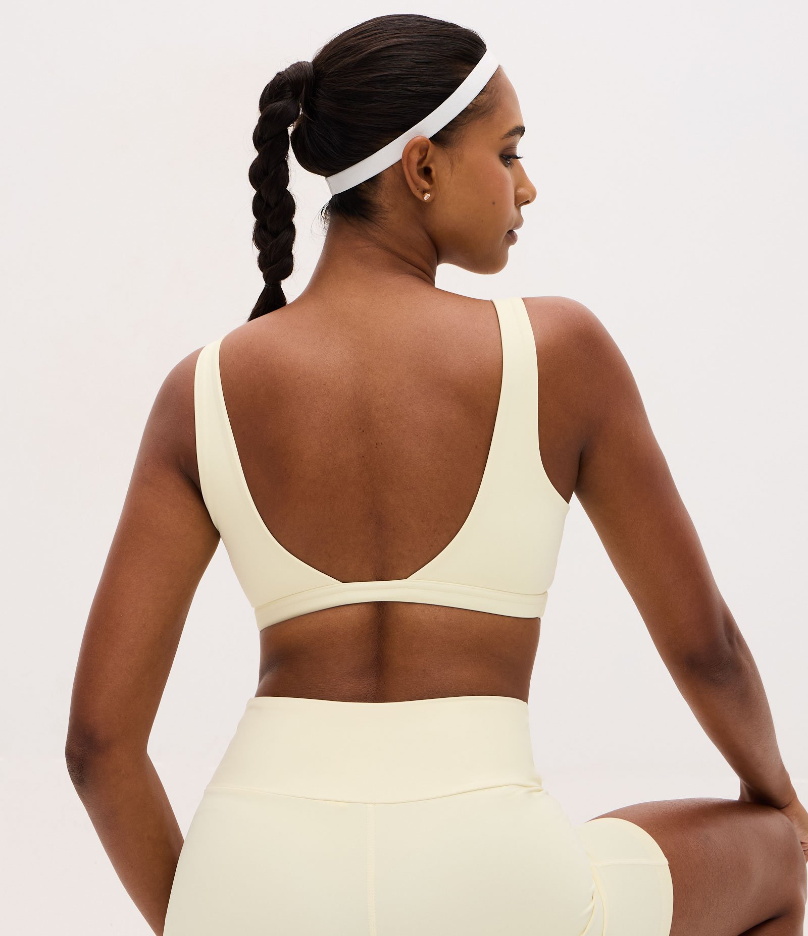 Top Esportivo em Microfibra com Abertura em V e Bojo Off White 3