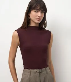 Blusa em Algodão com Gola Canoa