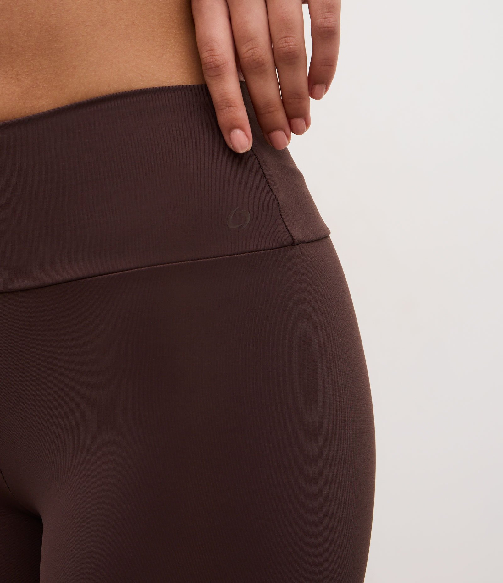 Calça Legging Esportiva em Poliamida com Cós Alto Marrom Médio 2