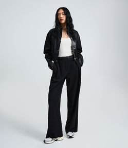 Calça Alfaiataria Com Pregas Frontais e Cinto com Fivela