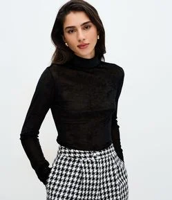 Blusa Manga Longa em Tule Aveludado com Gola Alta