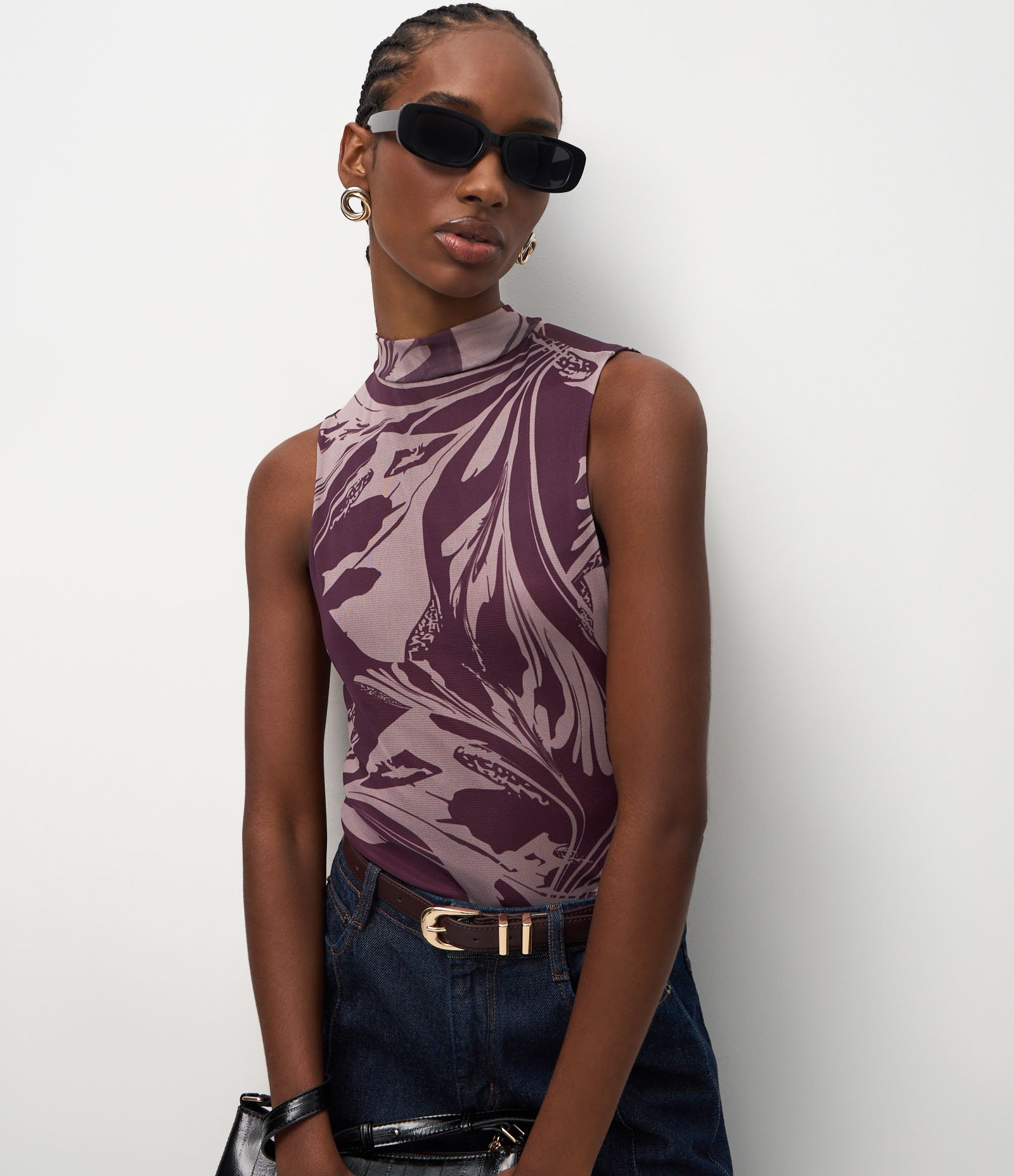 Blusa de Tule com Estampa Abstrata e Gola Média Vinho 1