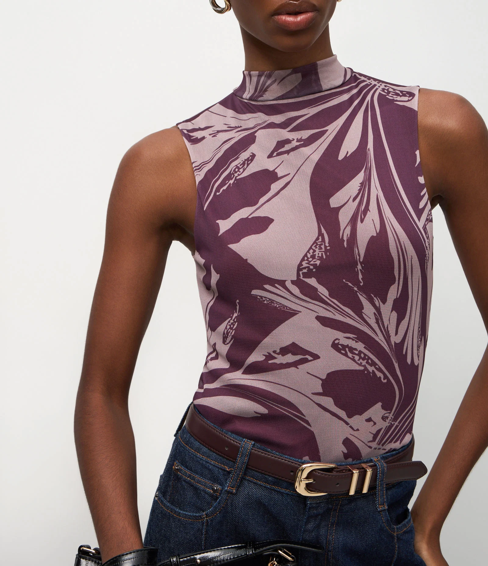 Blusa de Tule com Estampa Abstrata e Gola Média Vinho 4