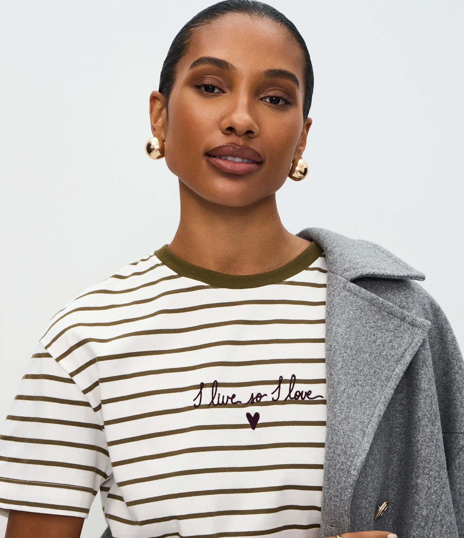Camiseta Box em Algodão Listrada e Bordado I Live so I Love Off White 4