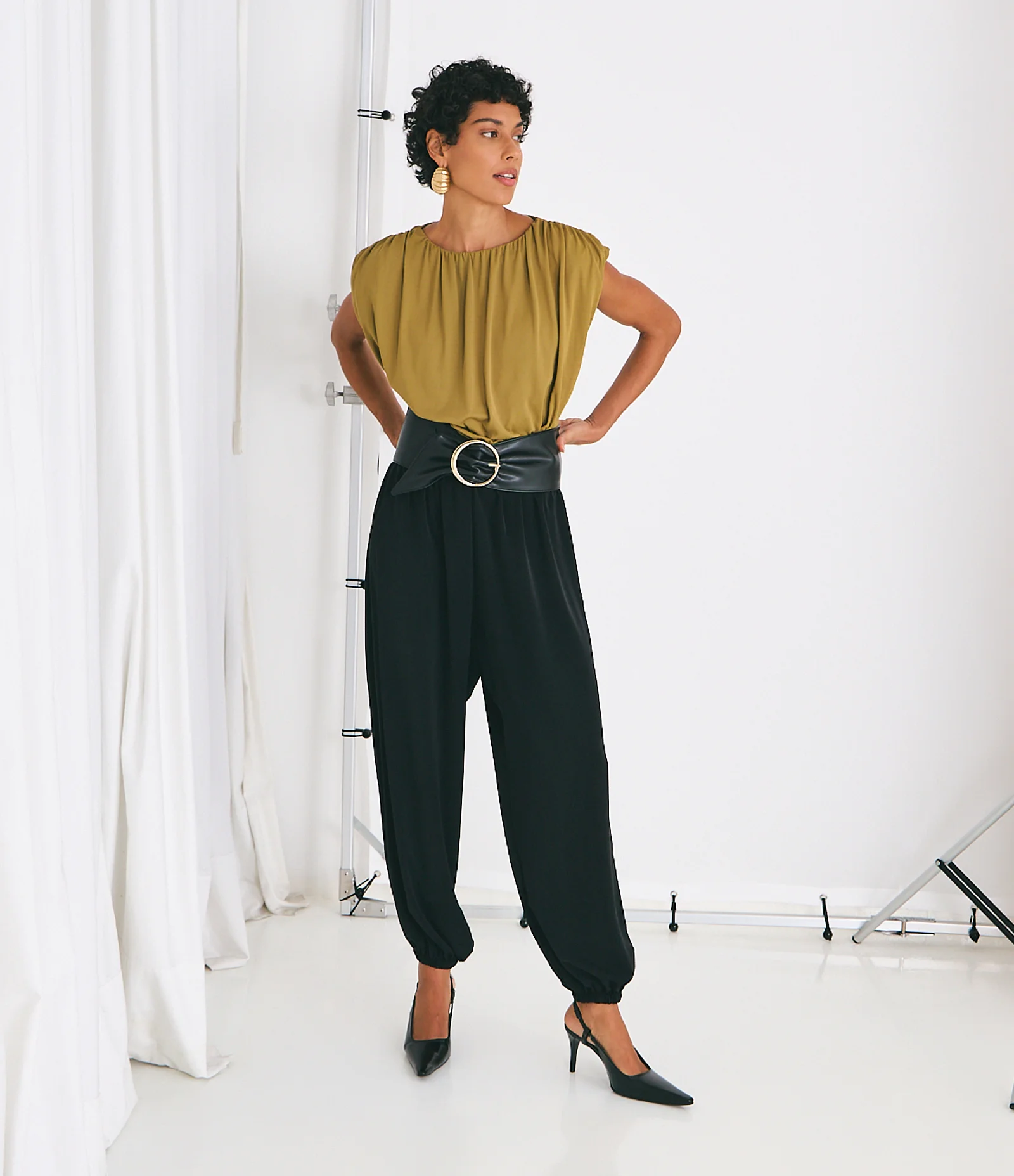 Calça Aladim em Crepe com Cós Elástico Preto 1