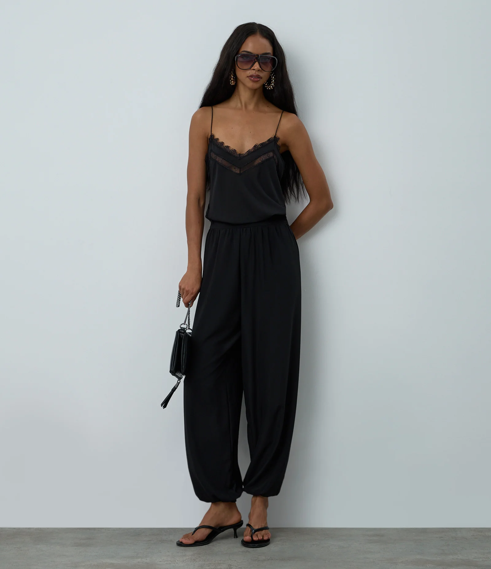 Calça Aladim em Crepe com Cós Elástico Preto 2