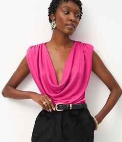 Blusa em Ribana com Ombreiras e Laterais Drapeadas