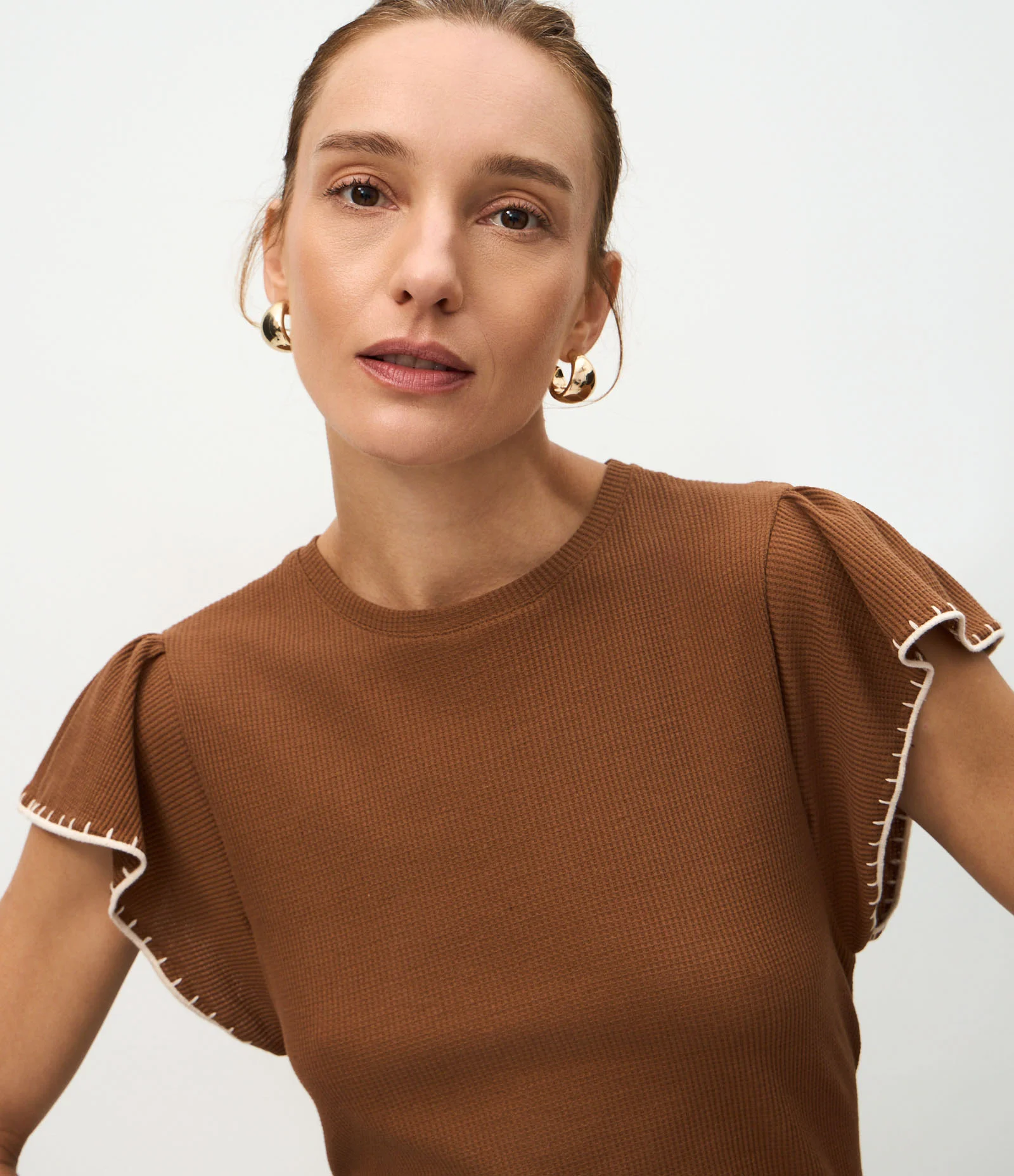 Blusa Manga Curta Texturizada com Bordado nas Mangas Marrom 1