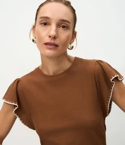 Blusa Manga Curta Texturizada com Bordado nas Mangas