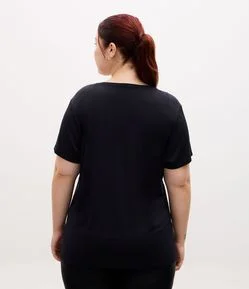 Camiseta Esportiva Regular com Tecnologia Dry e Estampa Lettering
