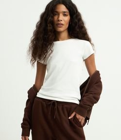 Blusa Básica Ajustada em Algodão com Gola Careca