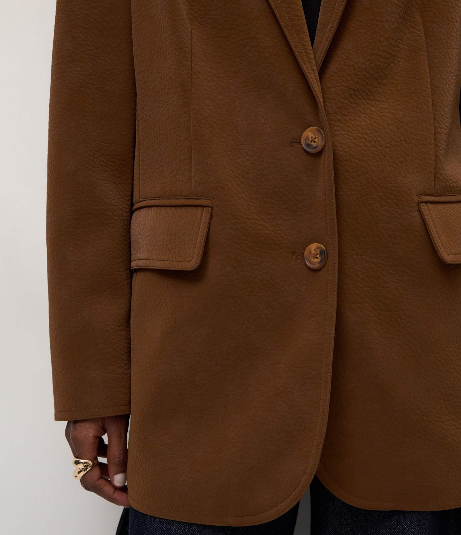 Blazer Oversized em Suede com Gola e Bolsos de Lapela Marrom 4