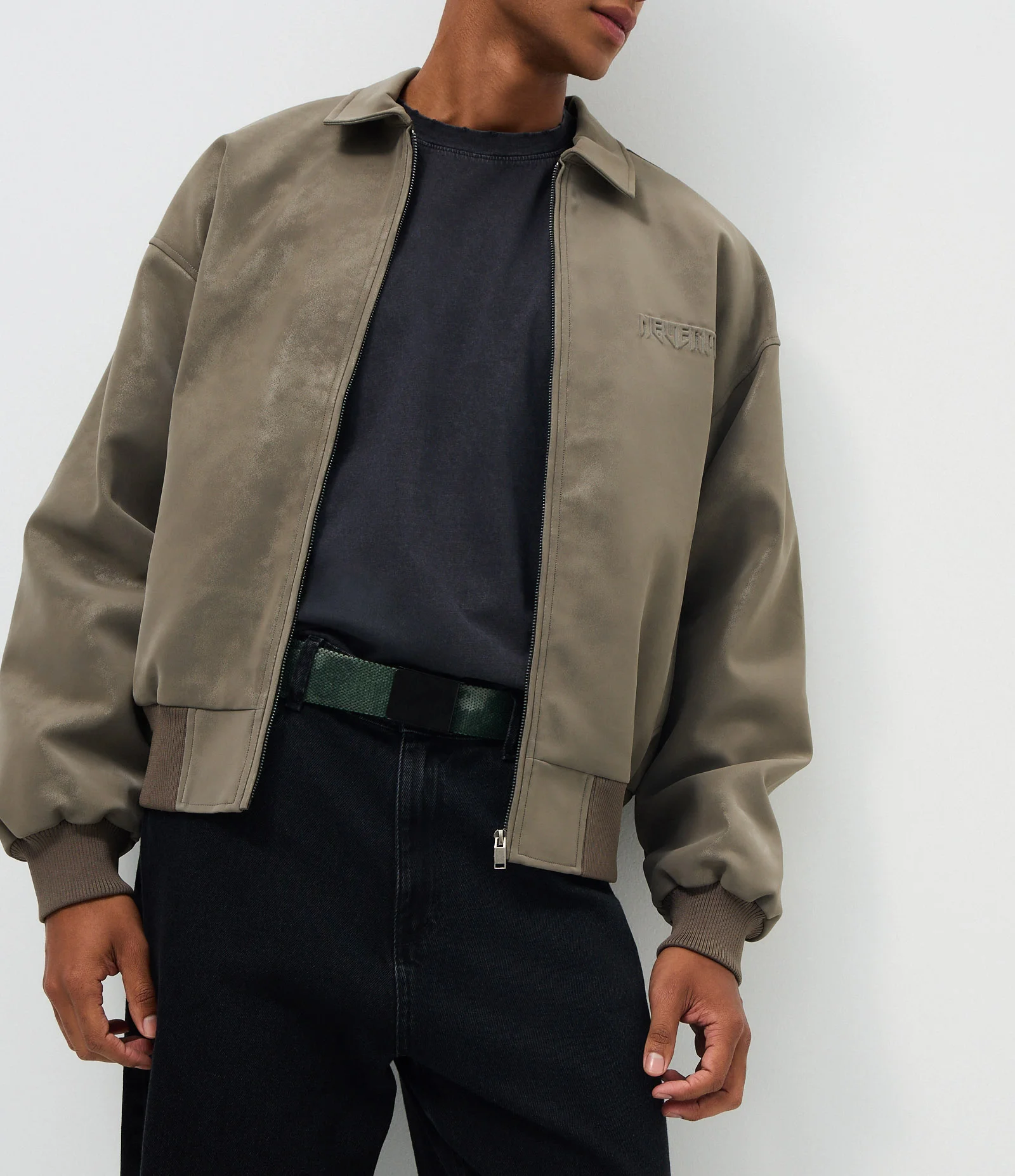 Cinto em Material Sintético Liso com Fivela Jacaré Camuflado 2