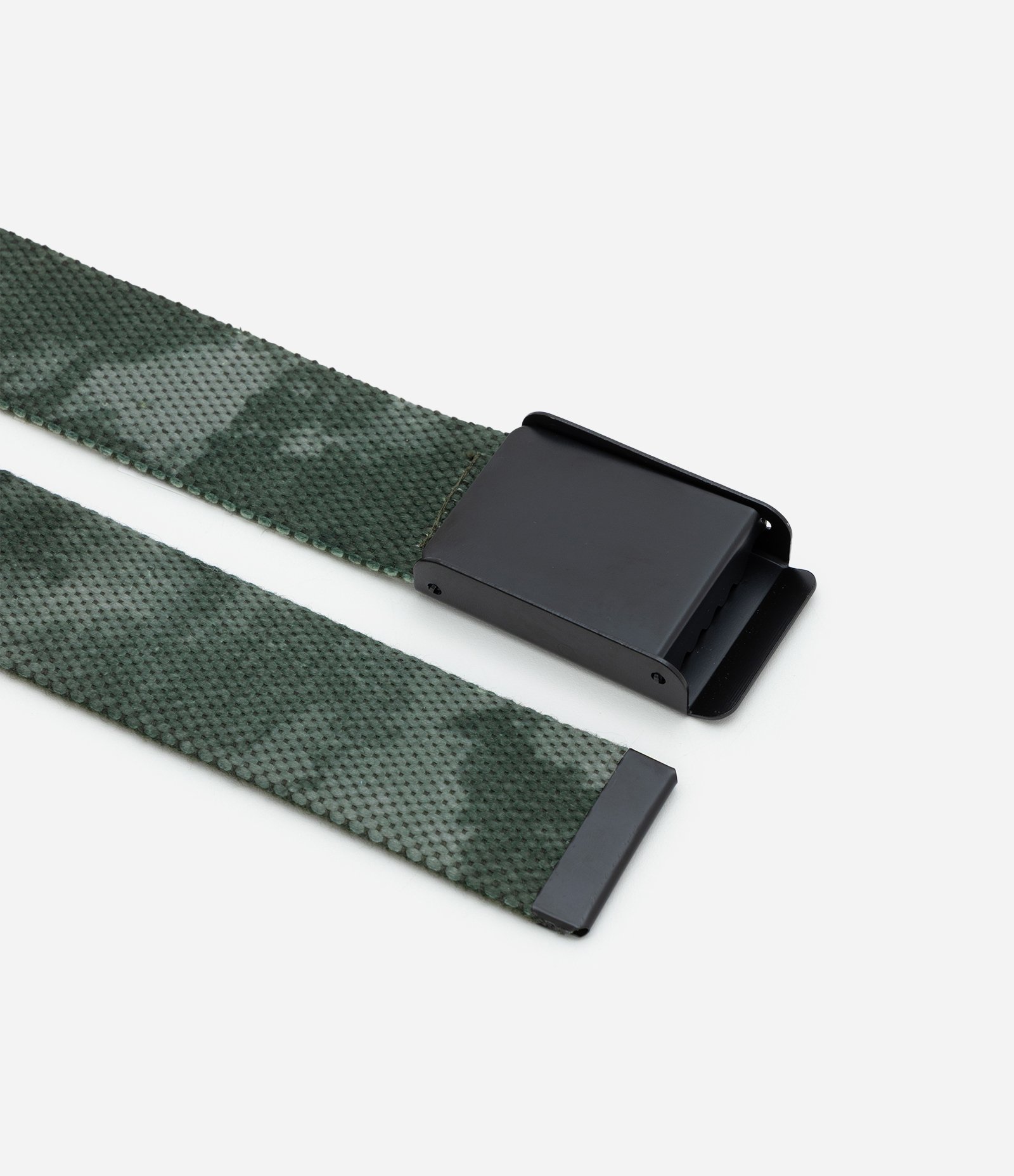 Cinto em Material Sintético Liso com Fivela Jacaré Camuflado 3