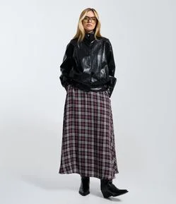 Saia Longa Evasê em Viscose Xadrez com Bolsos