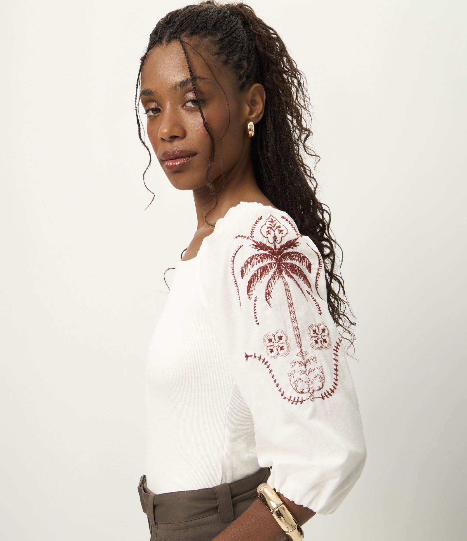 Blusa em Ribana com Manga 3/4 e Estampa Bordada Branco 4