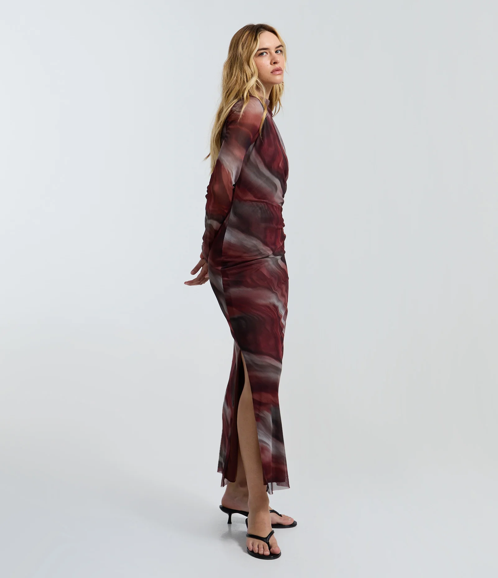 Vestido Midi Manga Longa em Tule Estampado com Efeito Manchado Marrom 1