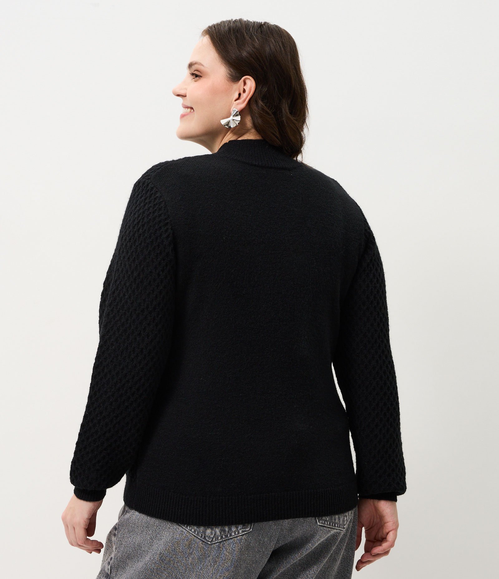 Suéter em Tricô Geométrico com Golinha Curve & Plus Size Preto 3