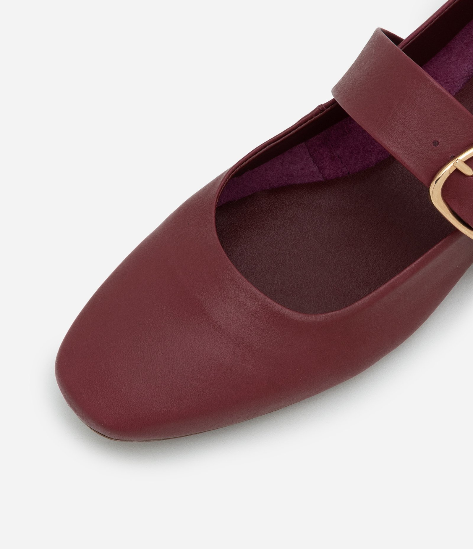 Sapatilha em Couro com Tira Afivelada Vinho 4