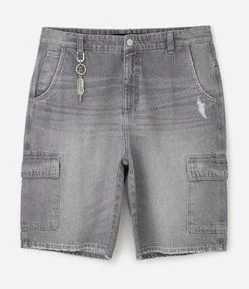 Bermuda Masculina Jeans Baggy Cargo com Detalhe de Chaveiro