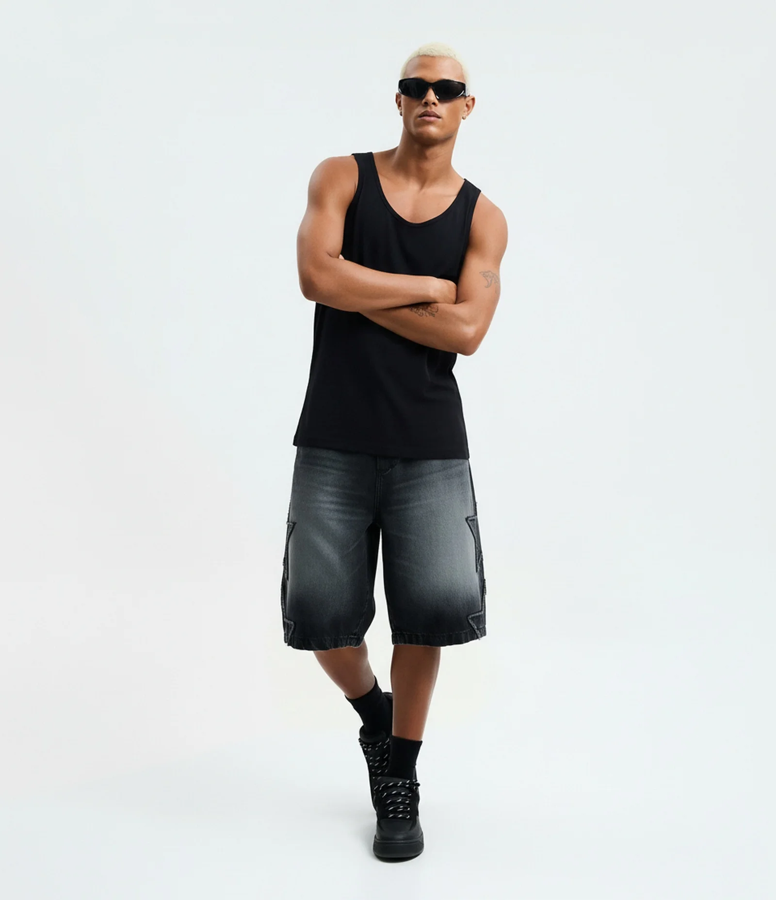 Regata Regular em Algodão com Gola Redonda Preto 1