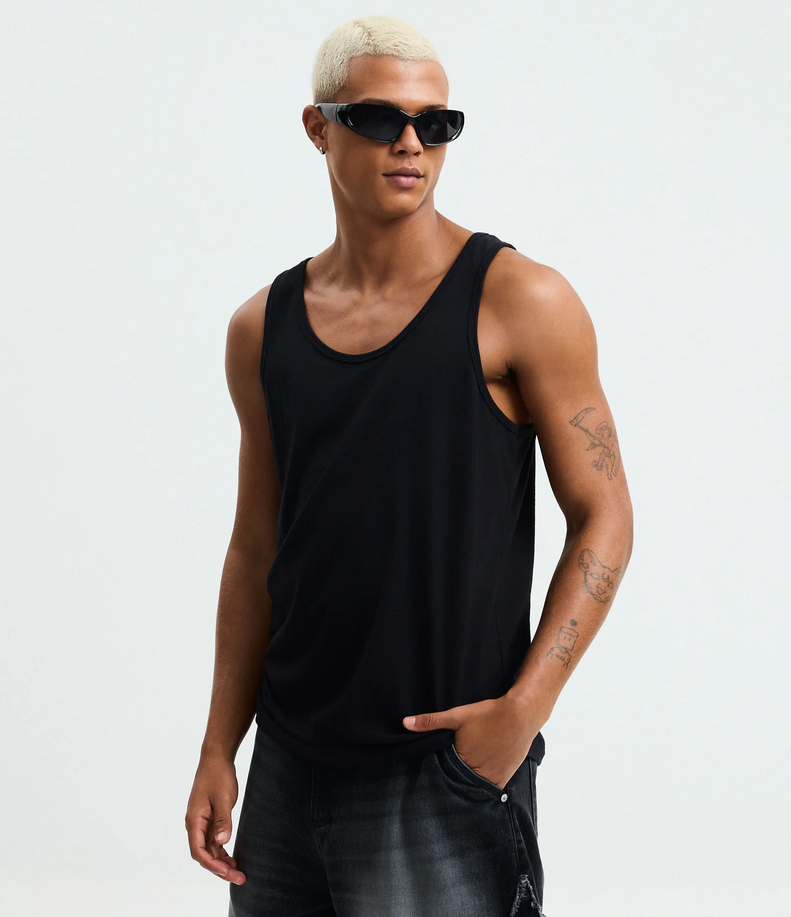 Regata Regular em Algodão com Gola Redonda Preto 2