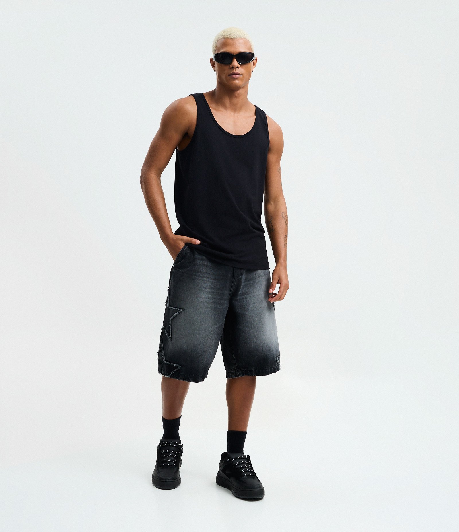 Regata Regular em Algodão com Gola Redonda Preto 3