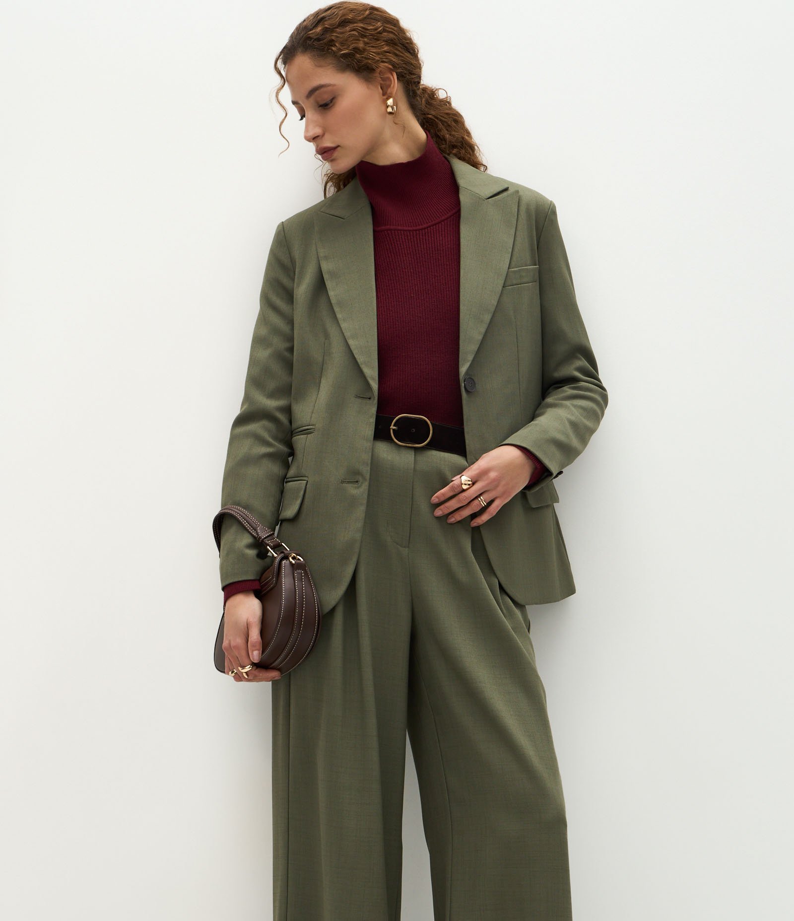 Calça Wide Leg Alfaiatada com Cinto em Suede Verde 2
